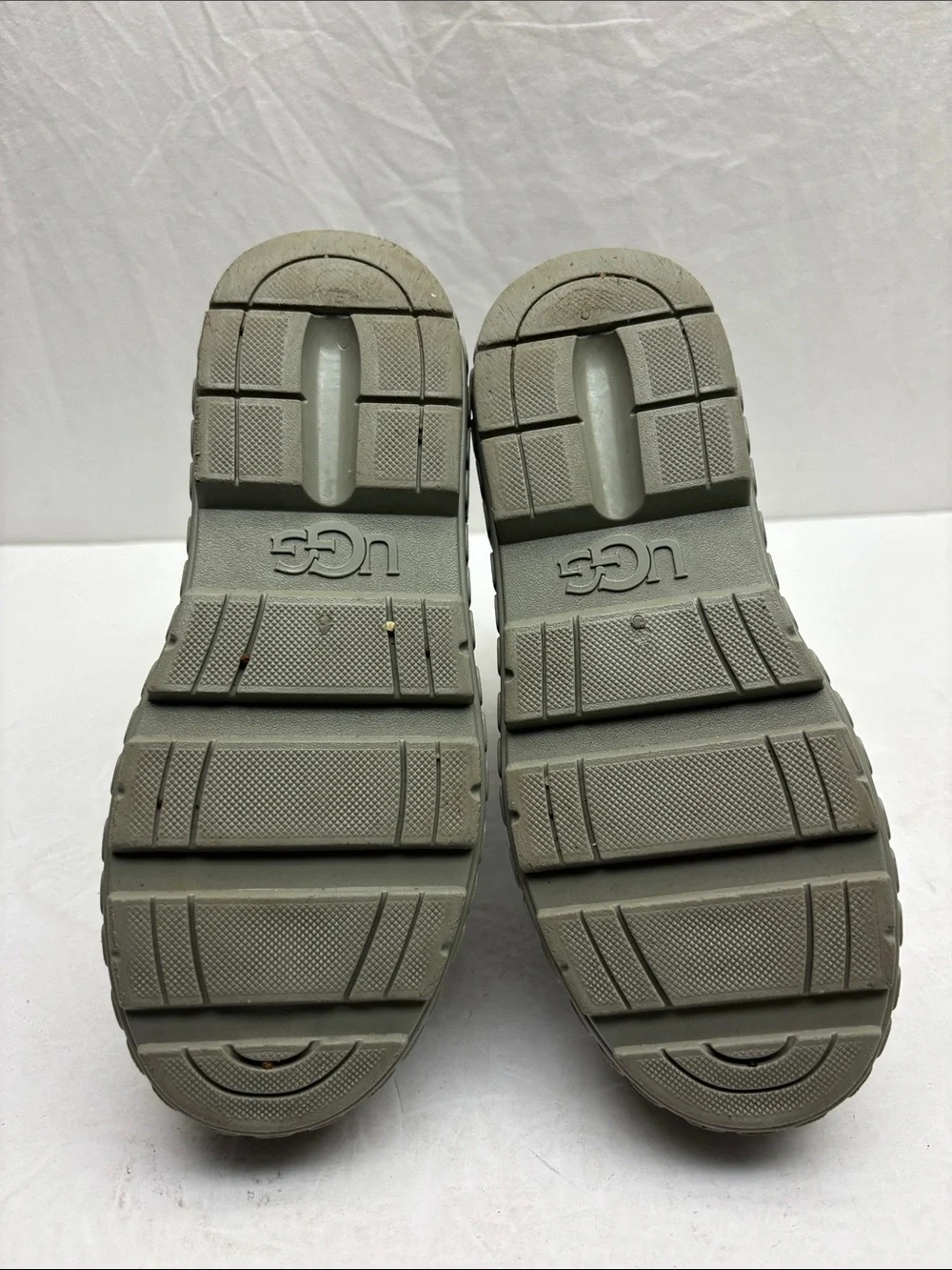 UGG rain boots for little girls SZ 1, box 1 BA
